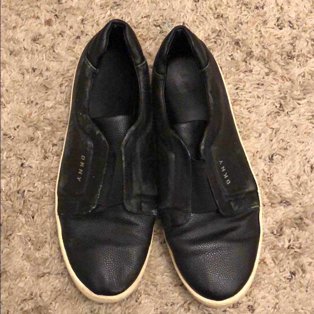 DKNY black leather slip n 61/2
